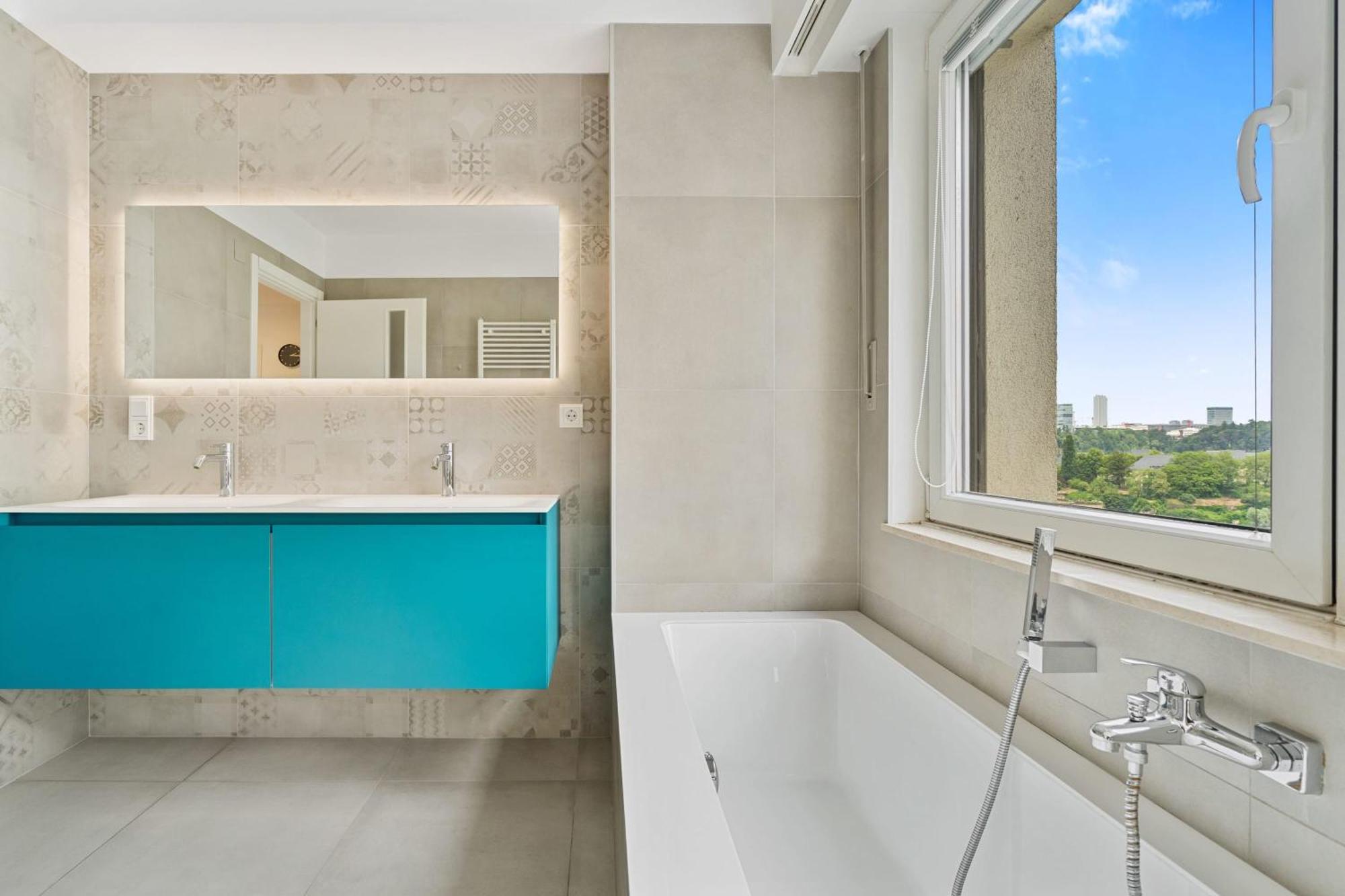 Central Lux 2Br Apt With City Views & Balcony Люксембург Экстерьер фото