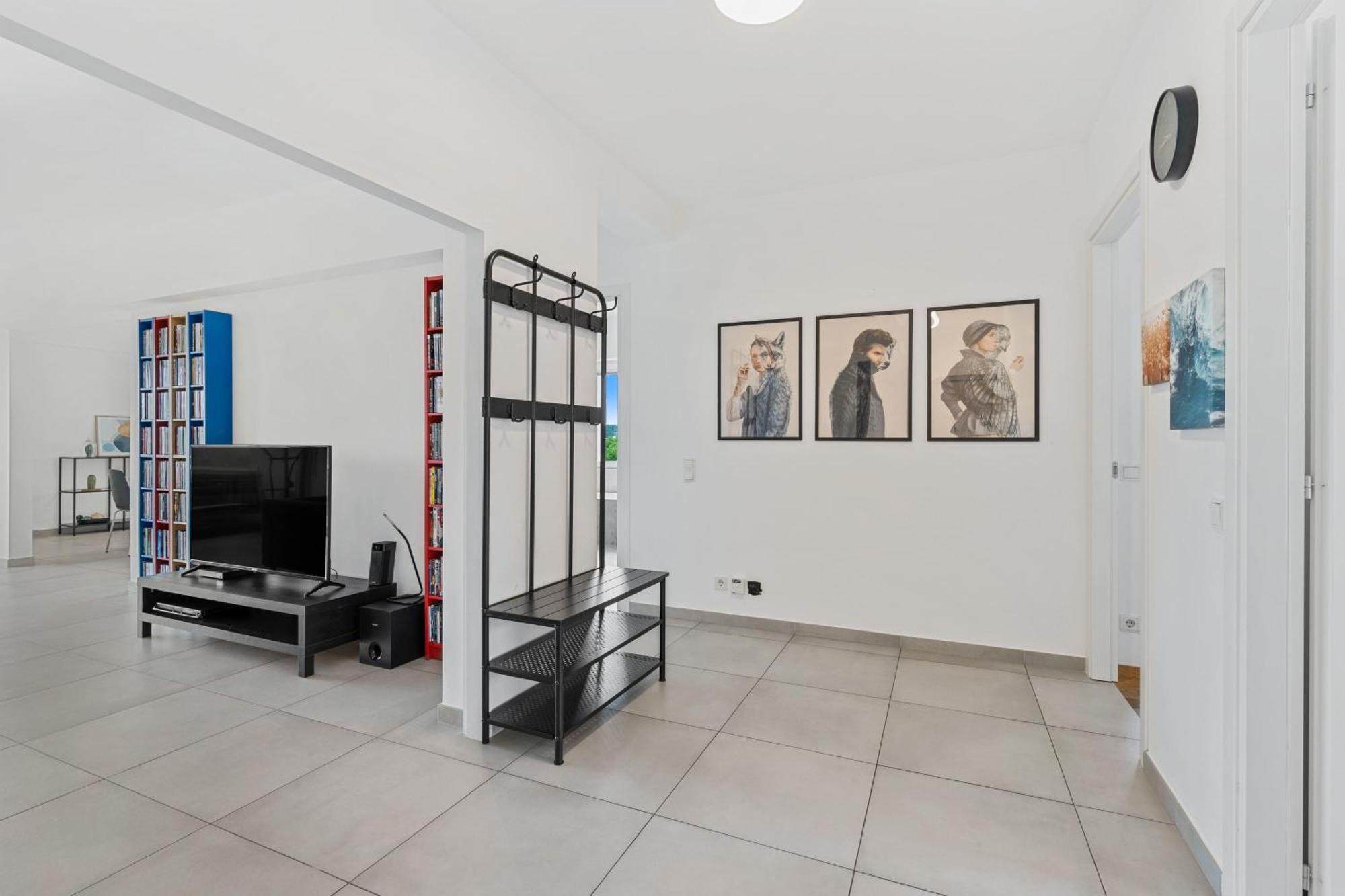 Central Lux 2Br Apt With City Views & Balcony Люксембург Экстерьер фото