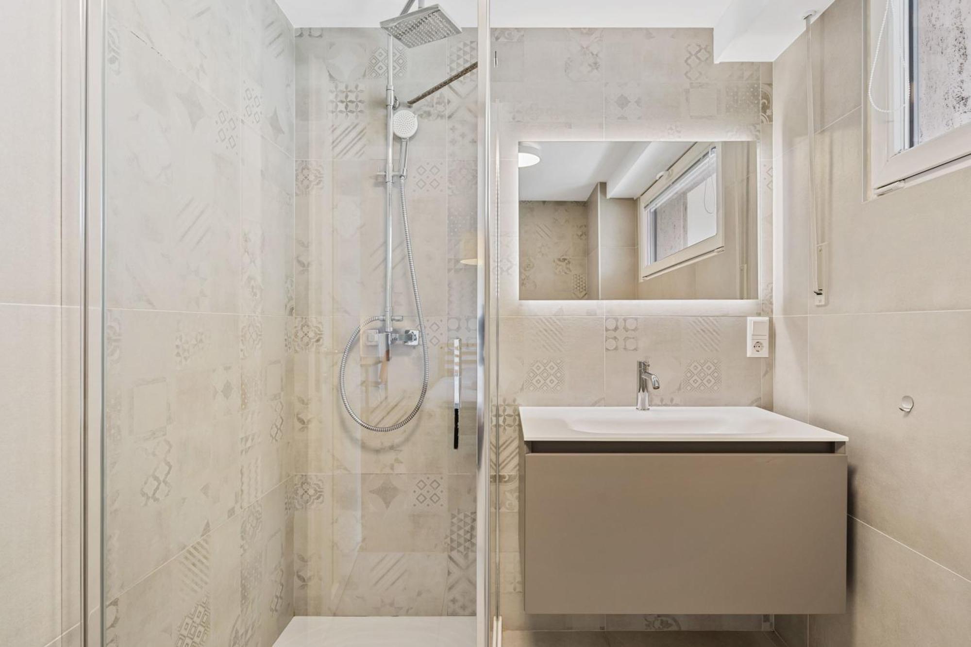Central Lux 2Br Apt With City Views & Balcony Люксембург Экстерьер фото