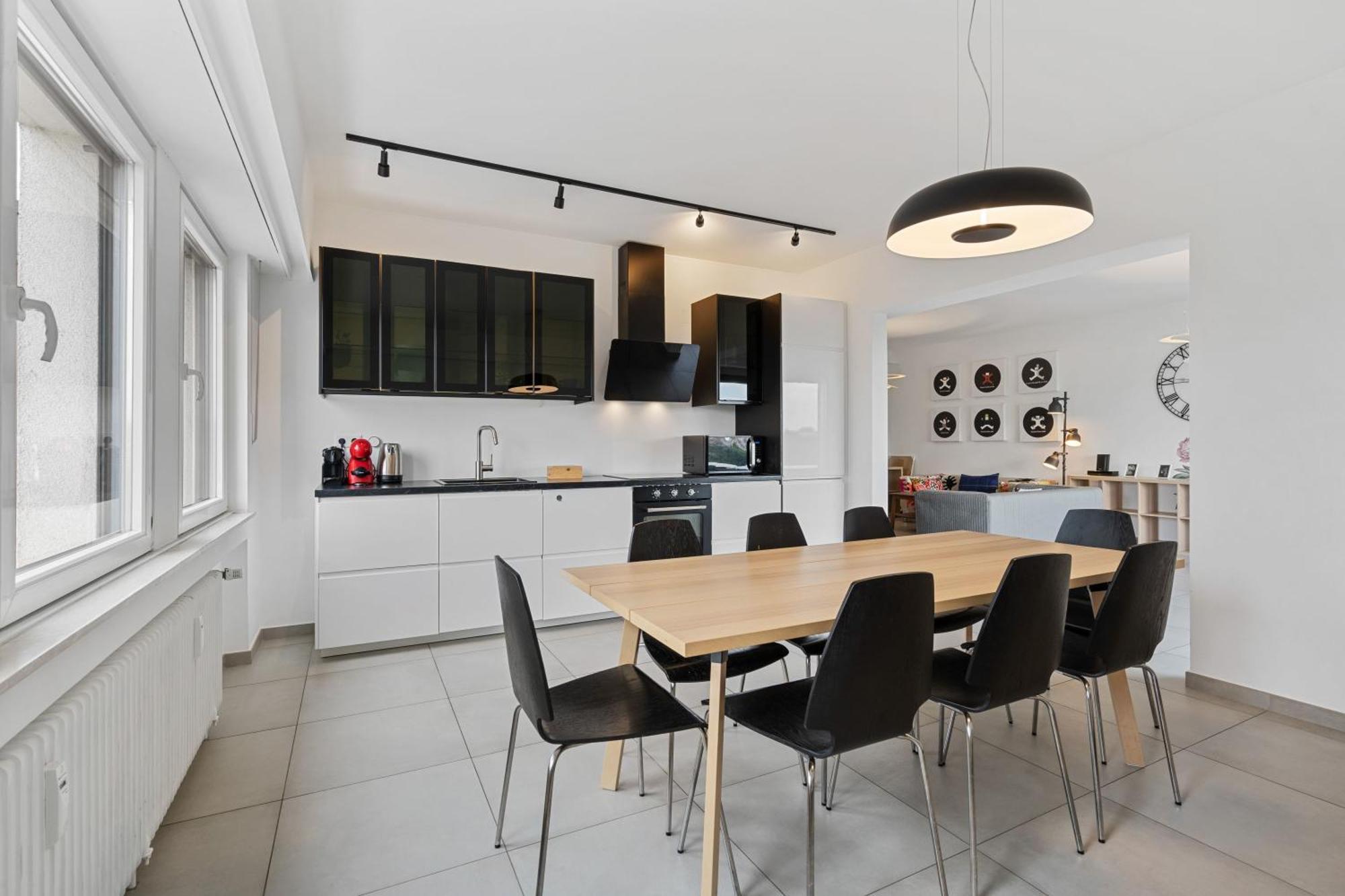 Central Lux 2Br Apt With City Views & Balcony Люксембург Экстерьер фото