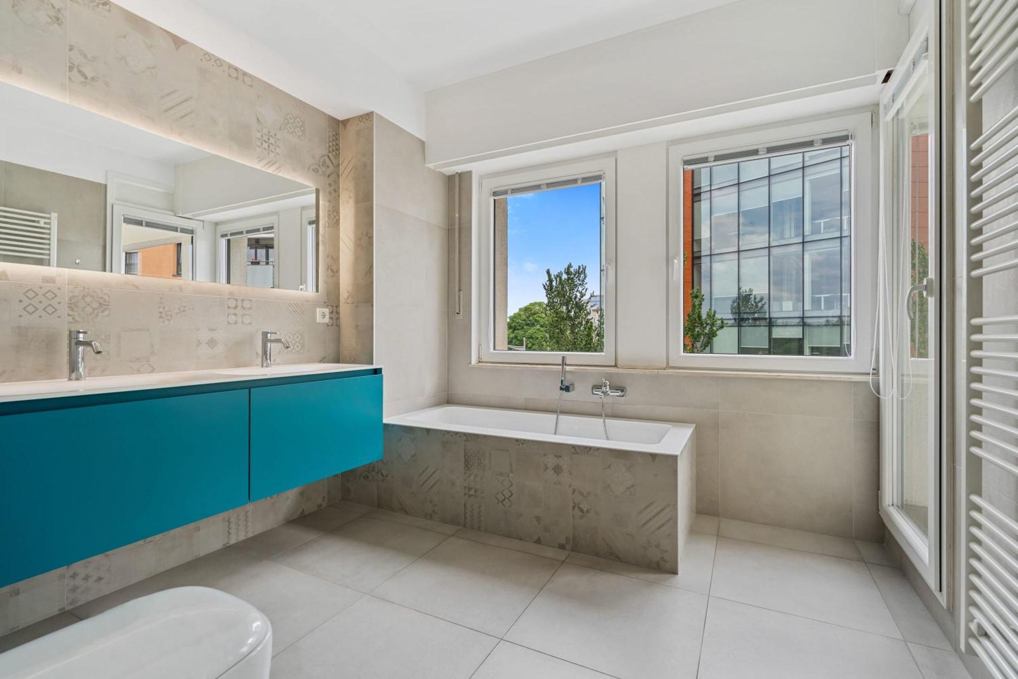 Central Lux 2Br Apt With City Views & Balcony Люксембург Экстерьер фото