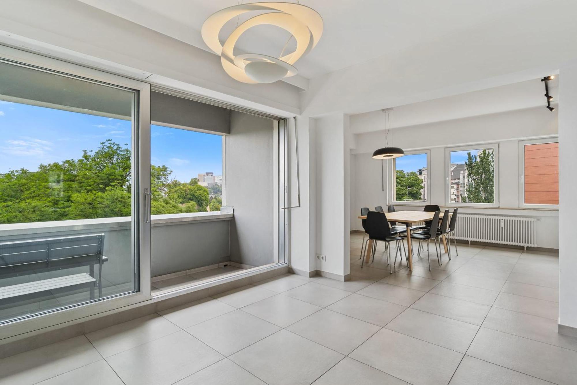 Central Lux 2Br Apt With City Views & Balcony Люксембург Экстерьер фото